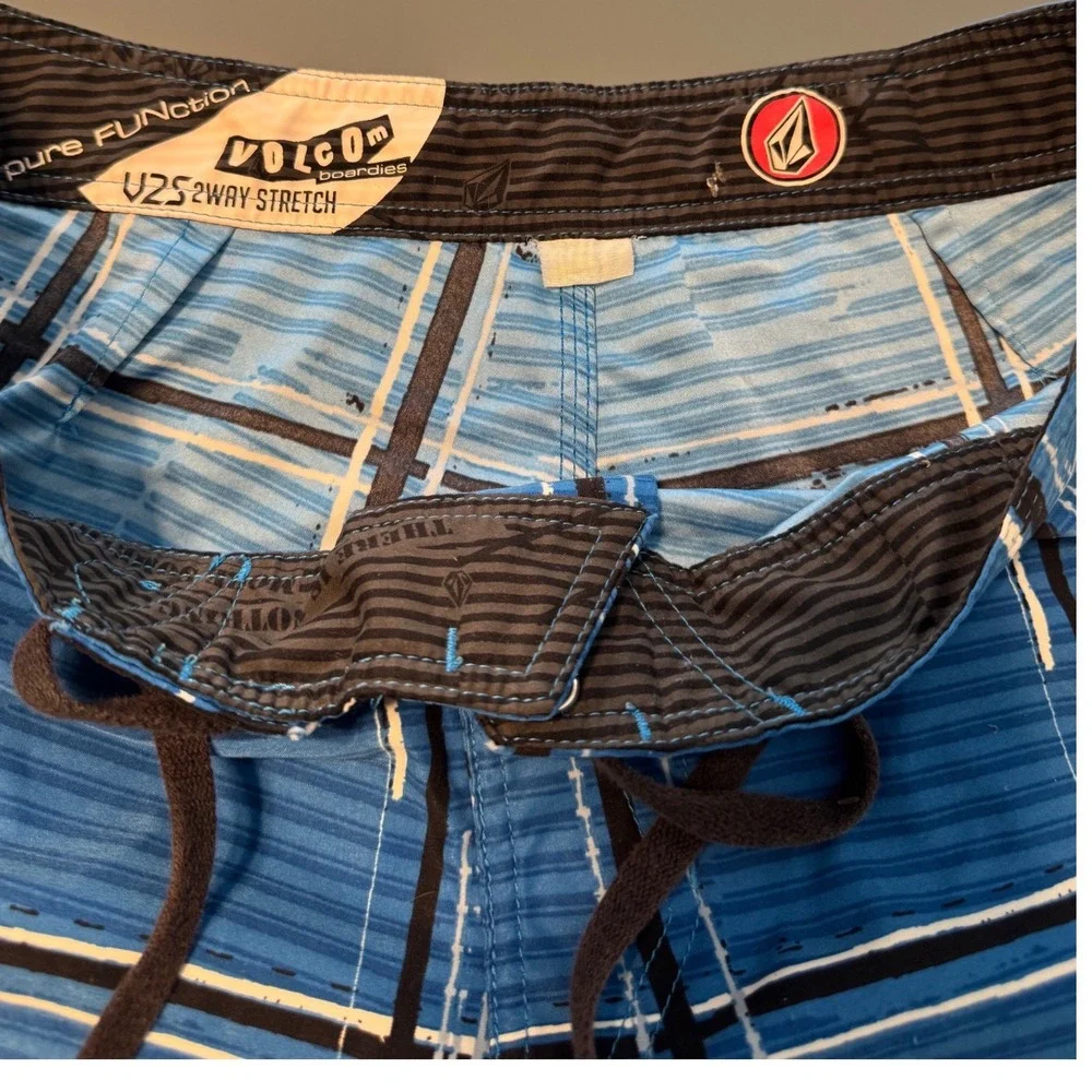 Volcom boardies v2s